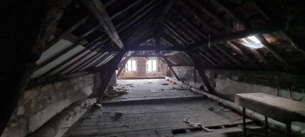 Jolie longère en brique + Grange