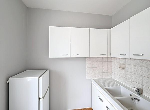 Appartement à DEUX MINUTES À PIED DE LA GARE avec balcon, cave et GARAGE.