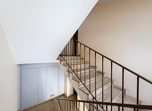 Appartement à DEUX MINUTES À PIED DE LA GARE avec balcon, cave et GARAGE.