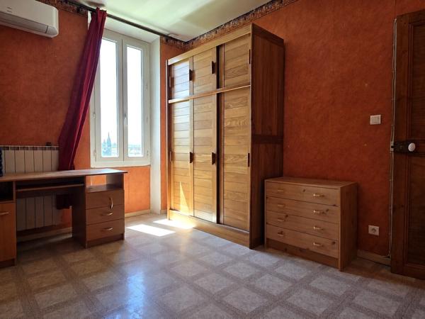 Maison familiale avec T2 et dépendances sur 1360 m² de terrain