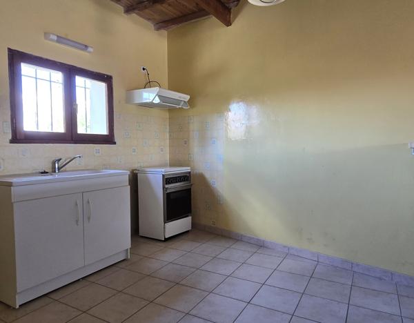 Maison familiale avec T2 et dépendances sur 1360 m² de terrain