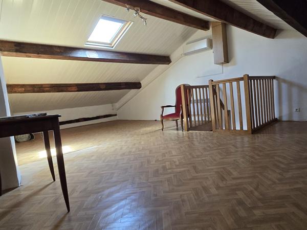 Maison familiale avec T2 et dépendances sur 1360 m² de terrain
