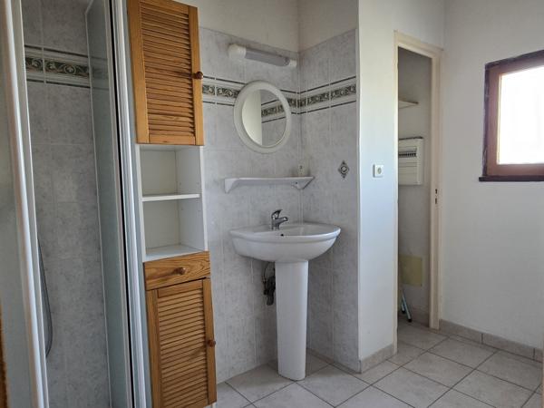 Maison familiale avec T2 et dépendances sur 1360 m² de terrain
