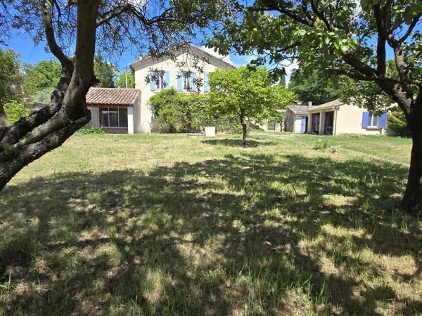 Maison familiale avec T2 et dépendances sur 1360 m² de terrain