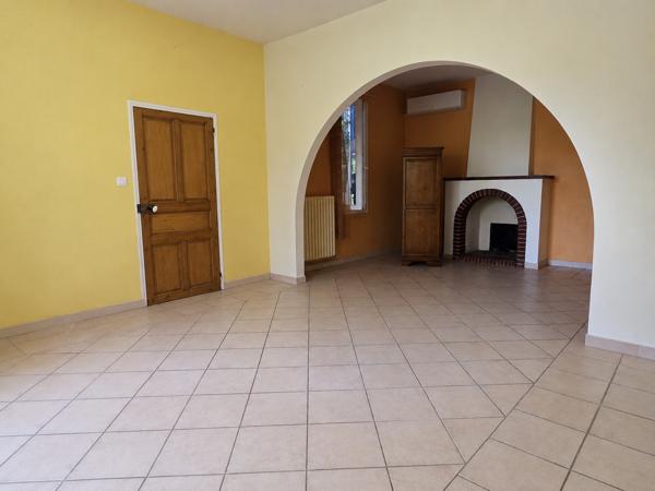 Maison familiale avec T2 et dépendances sur 1360 m² de terrain