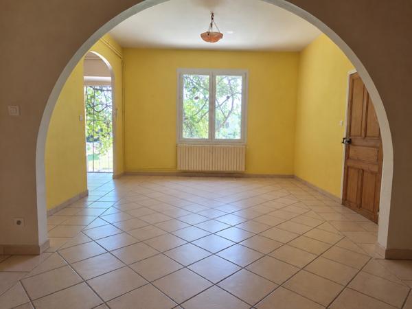 Maison familiale avec T2 et dépendances sur 1360 m² de terrain