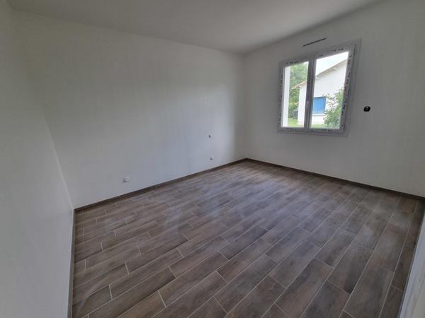 Maison à louer 1 350 € CC Étaules 4 p 87 m² DPE A