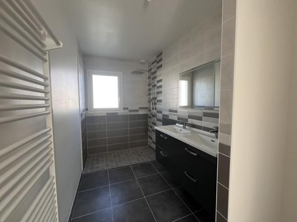 Maison à louer 1 350 € CC Étaules 4 p 87 m² DPE A
