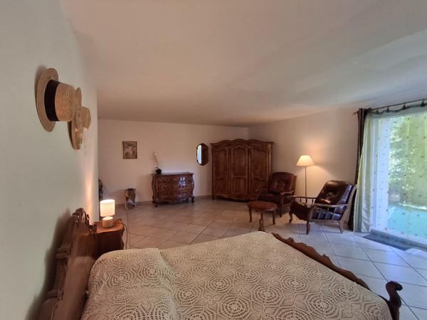 BEDARIEUX maison de caractère avec parc, piscine lagon, garage