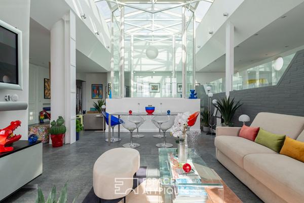 Loft d’architecte André Stern – 260 m² de lumière au sommet d’un immeuble Haussmannien