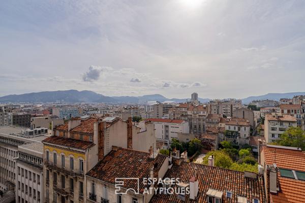 Loft d’architecte André Stern – 260 m² de lumière au sommet d’un immeuble Haussmannien