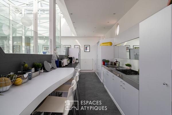 Loft d’architecte André Stern – 260 m² de lumière au sommet d’un immeuble Haussmannien