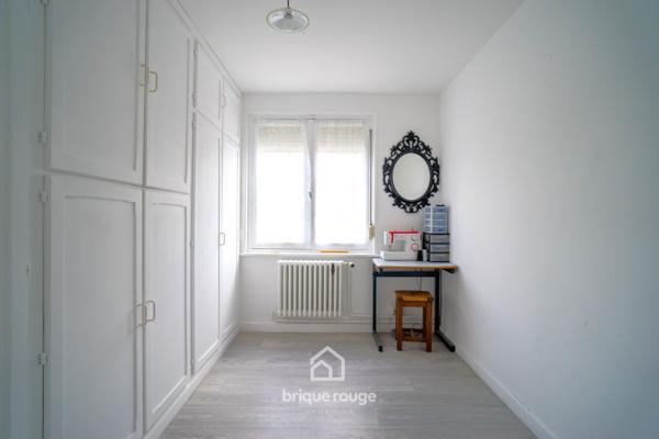LARGE MAISON BEL ETAGE - DOUBLE GARAGE ET ATELIER