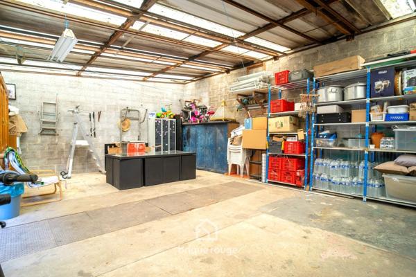 LARGE MAISON BEL ETAGE - DOUBLE GARAGE ET ATELIER