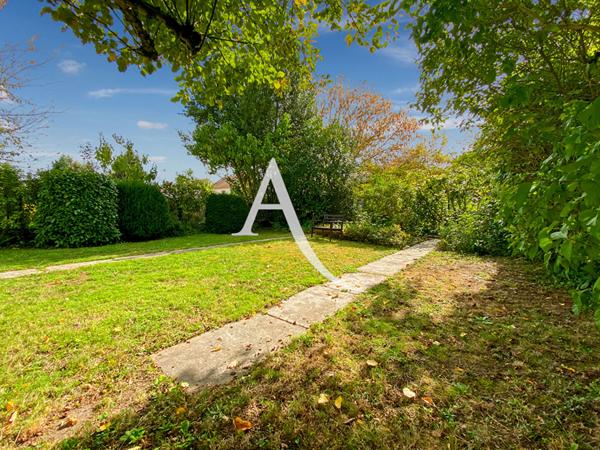 Maison Bois d'Arcy 4 pièce(s) 80 m2 beau potentiel.