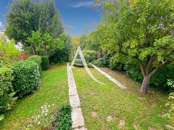 Maison Bois d'Arcy 4 pièce(s) 80 m2 beau potentiel.