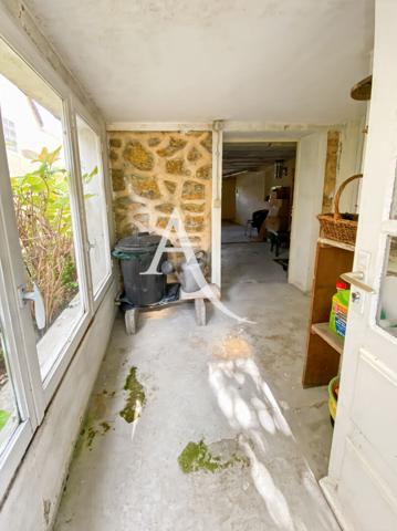 Maison Bois d'Arcy 4 pièce(s) 80 m2 beau potentiel.