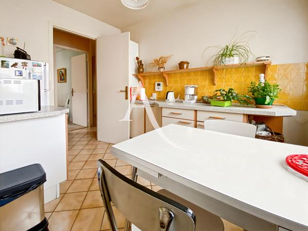 Maison Bois d'Arcy 4 pièce(s) 80 m2 beau potentiel.