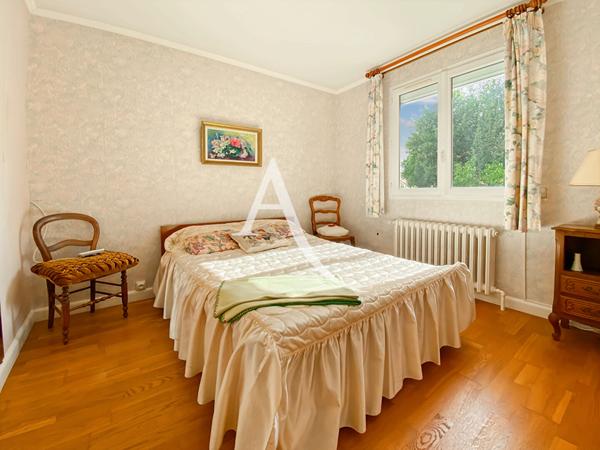 Maison Bois d'Arcy 4 pièce(s) 80 m2 beau potentiel.