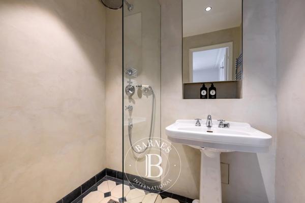 Paris 1er, Appartement 3 Chambres -  159 m² à vendre
