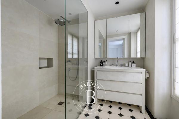 Paris 1er, Appartement 3 Chambres -  159 m² à vendre