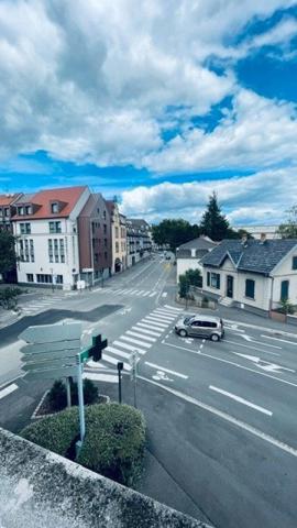 Belle terrasse et parking
