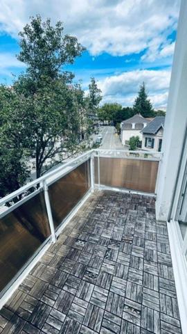 Belle terrasse et parking