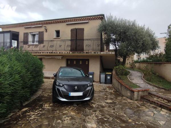 Maison à étage 144 m² env.  + grand garage, piscine et jardin