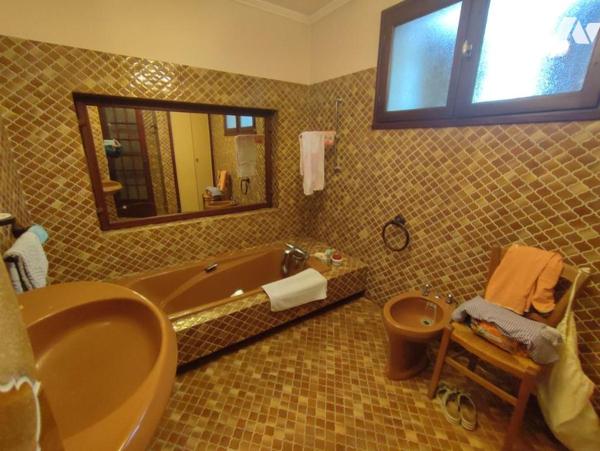 Maison à étage 144 m² env.  + grand garage, piscine et jardin