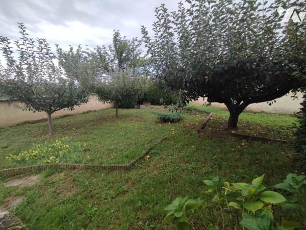 Maison à étage 144 m² env.  + grand garage, piscine et jardin