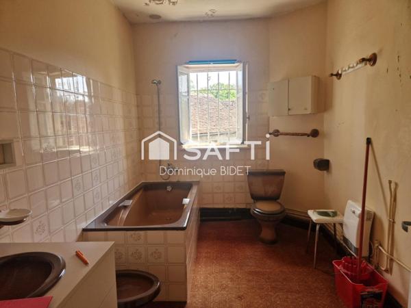 Maison double avec cour intérieure. 3 garages.