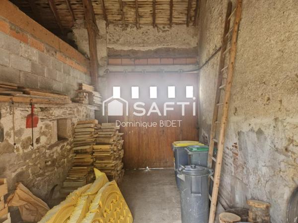 Maison double avec cour intérieure. 3 garages.