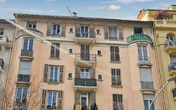 Appartement à vendre    2 pièces • 48,54 m2 Nice