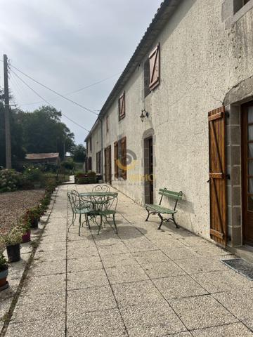 Longère de  177m2 sur un terrain de 23512m2