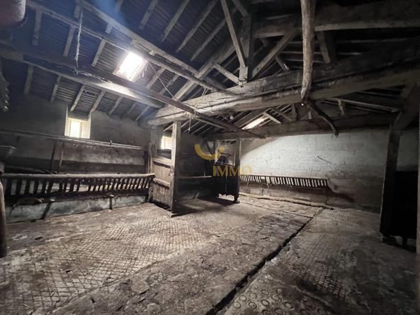 Longère de  177m2 sur un terrain de 23512m2