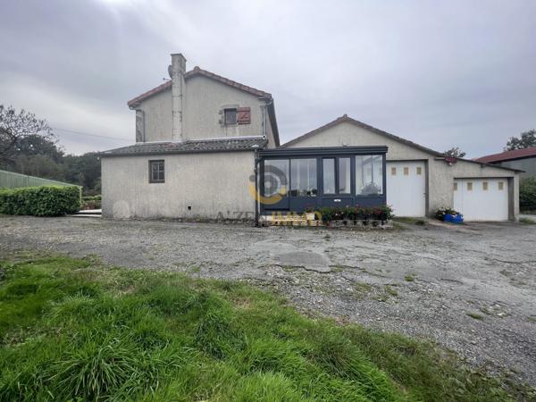 Longère de  177m2 sur un terrain de 23512m2