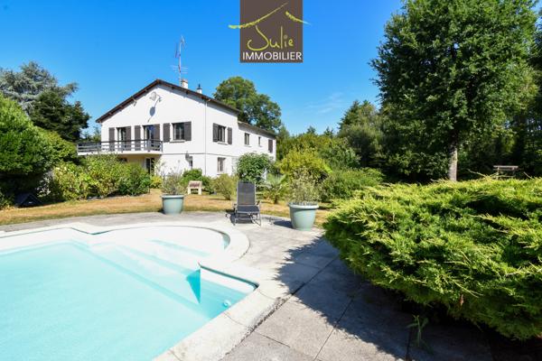 CERIZAY - Spacieuse maison de 250 m² avec piscine