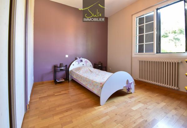 CERIZAY - Spacieuse maison de 250 m² avec piscine