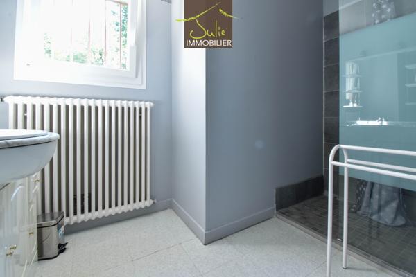 CERIZAY - Spacieuse maison de 250 m² avec piscine