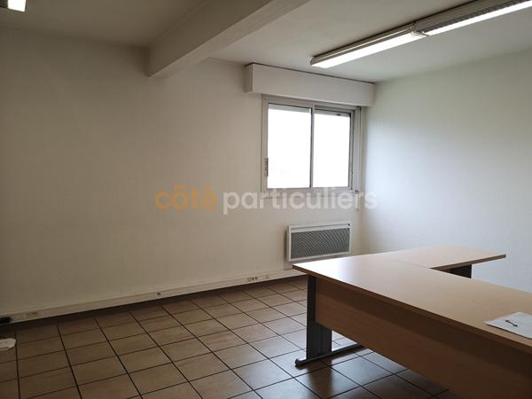 Location Local commercial320 m² - 5 Pièces - SAINT PIERRE DU MONT (40280)
