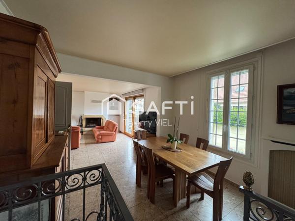 BELLE ET GRANDE CONSTRUCTION DANS QUARTIER CALME