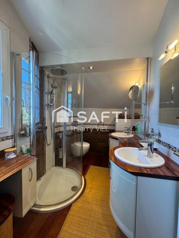 BELLE ET GRANDE CONSTRUCTION DANS QUARTIER CALME