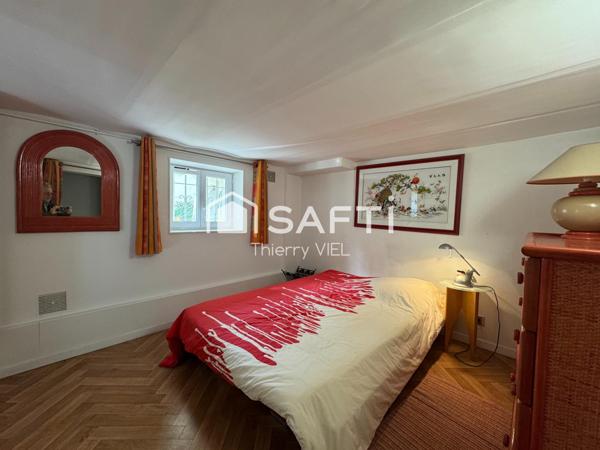 BELLE ET GRANDE CONSTRUCTION DANS QUARTIER CALME