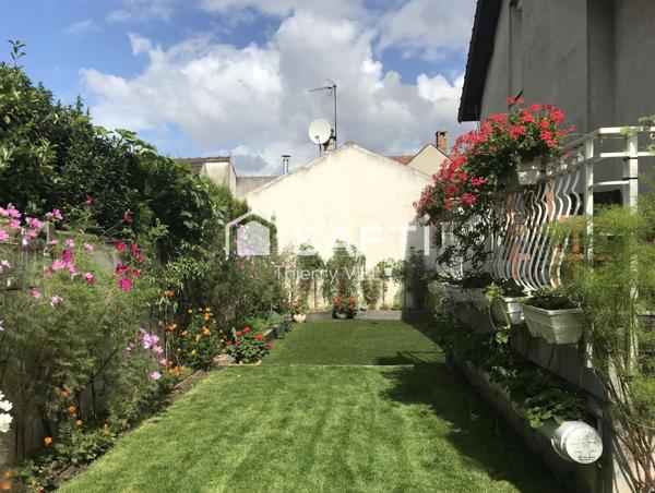 BELLE ET GRANDE CONSTRUCTION DANS QUARTIER CALME