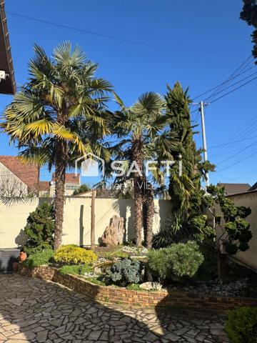 BELLE ET GRANDE CONSTRUCTION DANS QUARTIER CALME