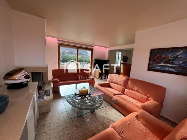 BELLE ET GRANDE CONSTRUCTION DANS QUARTIER CALME