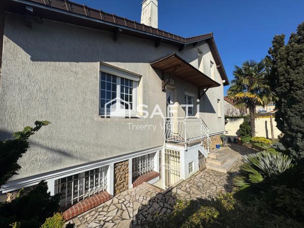 BELLE ET GRANDE CONSTRUCTION DANS QUARTIER CALME