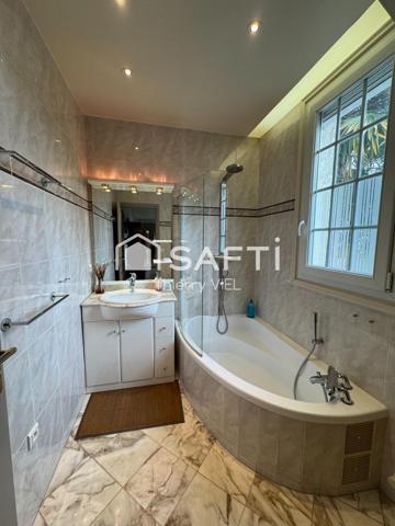 BELLE ET GRANDE CONSTRUCTION DANS QUARTIER CALME