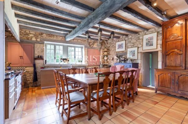 Charmant manoir en pierre avec 5 chambres à 30 minutes de Saint Emilion