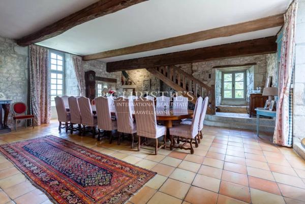 Charmant manoir en pierre avec 5 chambres à 30 minutes de Saint Emilion